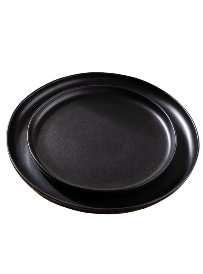 Ceramic Matte Black Plate » event rentals » Vogue.Rentals