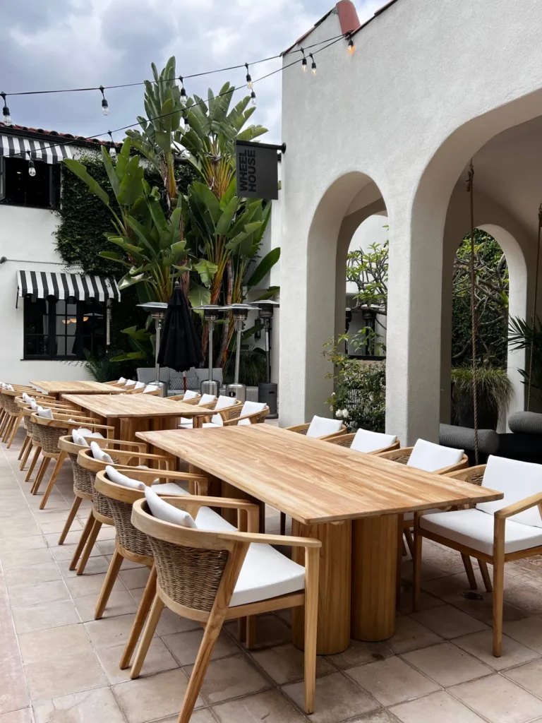 Best event rental companies in Los Angeles — a luxury outdoor dining setup by Vogue Rentals